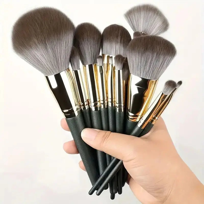Professional soft and fluffy makeup brushes set cosmetics