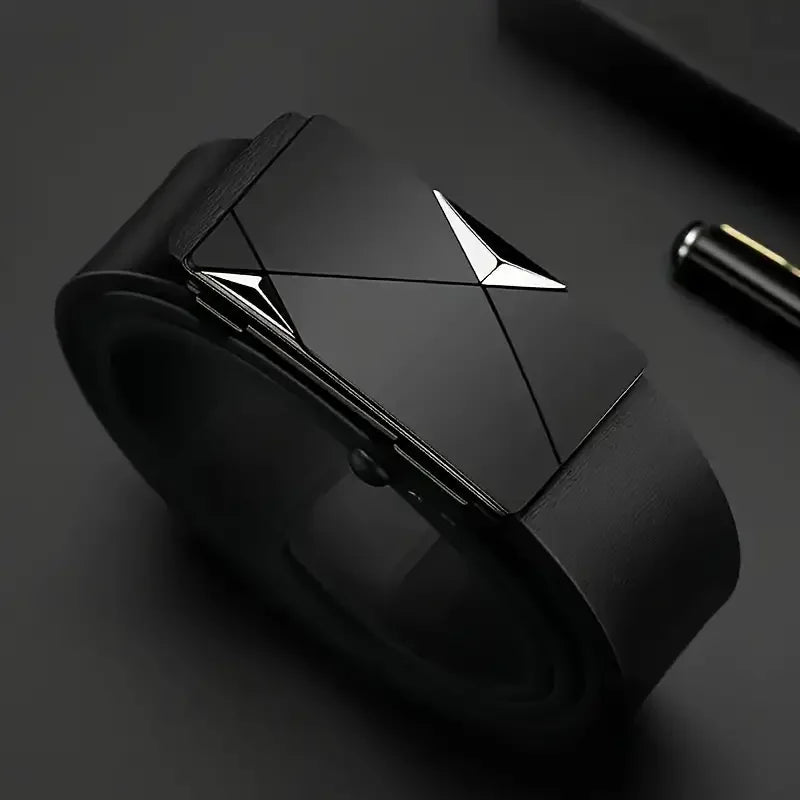 Stylish men's faux leather belt