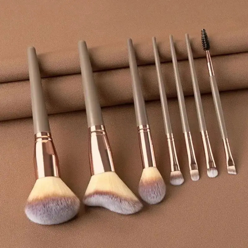 Professional soft and fluffy makeup brushes set cosmetics