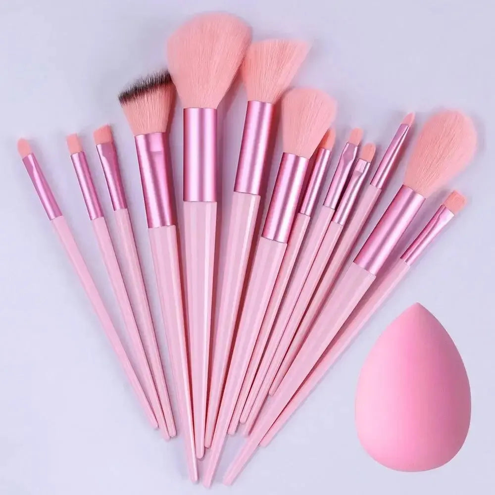 Professional soft and fluffy makeup brushes set cosmetics
