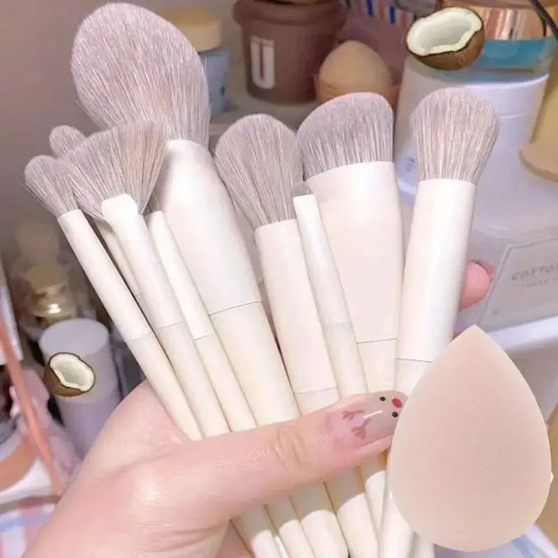 Professional soft and fluffy makeup brushes set cosmetics