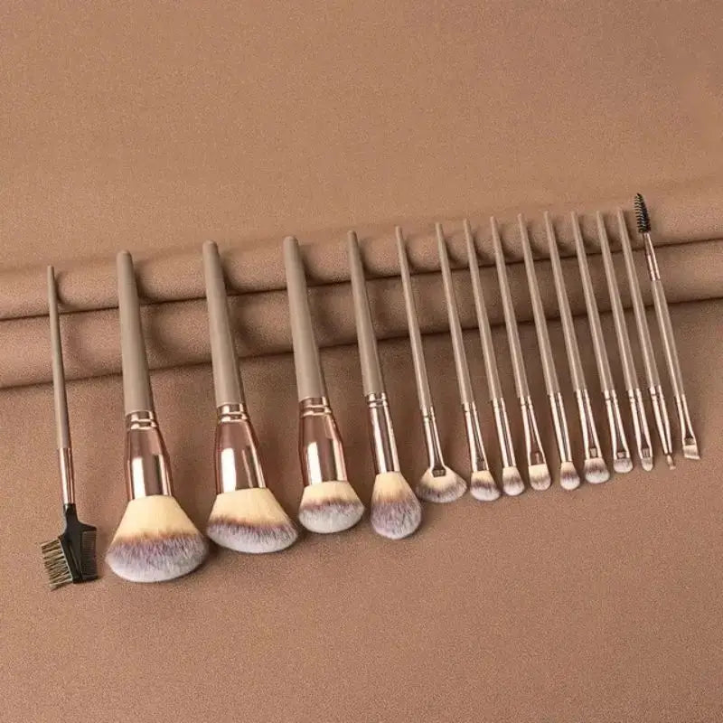 Professional soft and fluffy makeup brushes set cosmetics