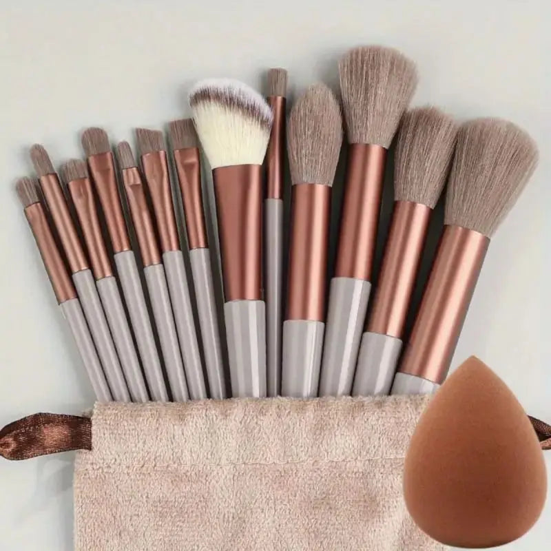 Professional soft and fluffy makeup brushes set cosmetics