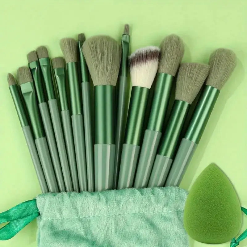 Professional soft and fluffy makeup brushes set cosmetics