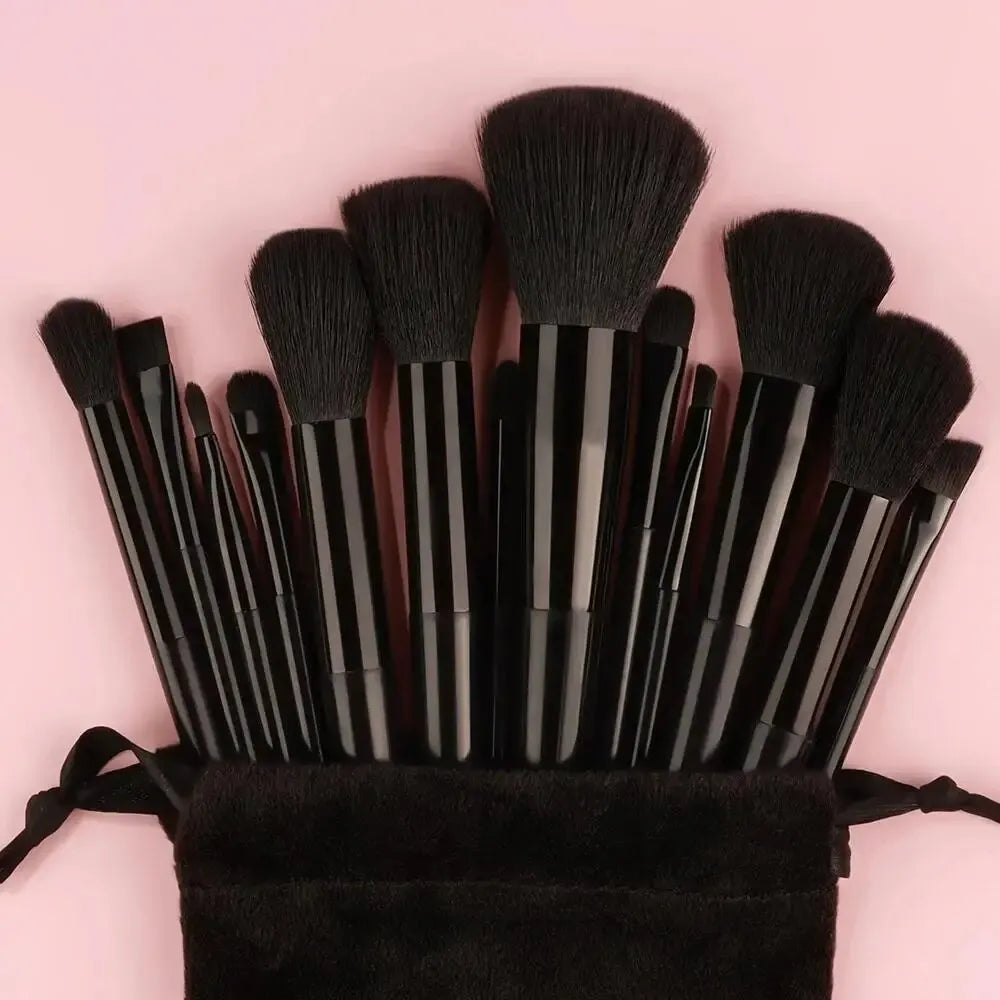 Professional soft and fluffy makeup brushes set cosmetics